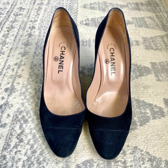 Chanel Authentic Black Suede Logo CC Pumps Heels w COA - Picture 2 of 13